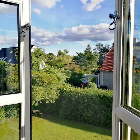 In A Danish With Garden View, 10 Min To Cph Hotel Gentofte